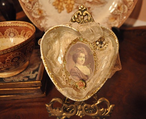 Valentine decoration from tin heart mold