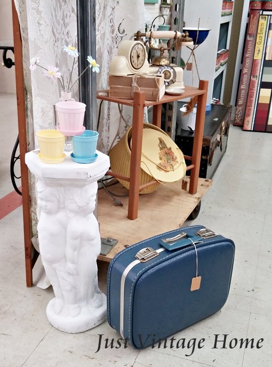 Antique Booth Styling