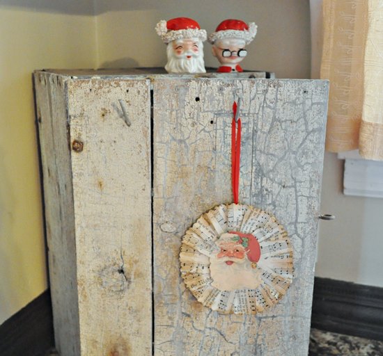 Christmas decorating with a chippy, shabby box
