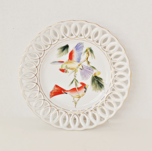 Reticulated plate with exotic birds