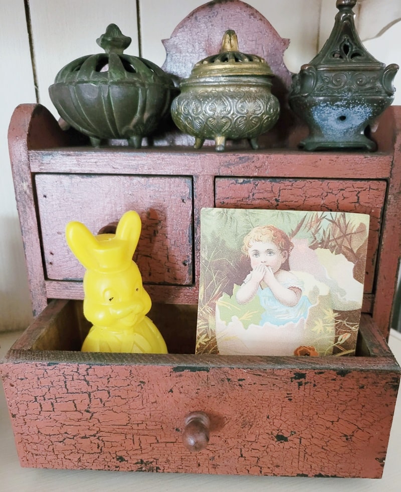 Ways to use vintage Easter collectibles in your decor