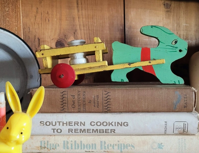 Decorating with vintage Easter collectibles