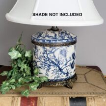 Small chinoiserie blue and white table lamp