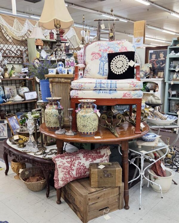 Antique booth staging display ideas